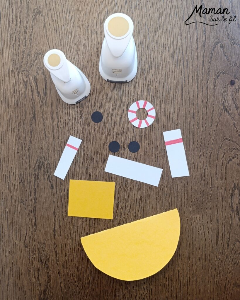 Fabriquer des bateaux en papier qui se balancent : activité créative et manuelle enfants - Découpage, collage de papier cartonnée - Perforatrice rond - Bricolage, dessins, graphismes - Culbuto, bateaux qui dansent - Jeu et Décoration DIY Fait maison - Arts visuels et Bricolage facile - Thème véhicules maritimes, bateaux, navires, océans, mer, été, vacances - Bricolage et décoration sympa et facile - Arts visuels maternelle et élémentaire - Cycles 1 et 2 - Créativité - tutoriel photos et vidéo - mslf