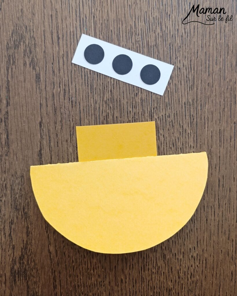 Fabriquer des bateaux en papier qui se balancent : activité créative et manuelle enfants - Découpage, collage de papier cartonnée - Perforatrice rond - Bricolage, dessins, graphismes - Culbuto, bateaux qui dansent - Jeu et Décoration DIY Fait maison - Arts visuels et Bricolage facile - Thème véhicules maritimes, bateaux, navires, océans, mer, été, vacances - Bricolage et décoration sympa et facile - Arts visuels maternelle et élémentaire - Cycles 1 et 2 - Créativité - tutoriel photos et vidéo - mslf