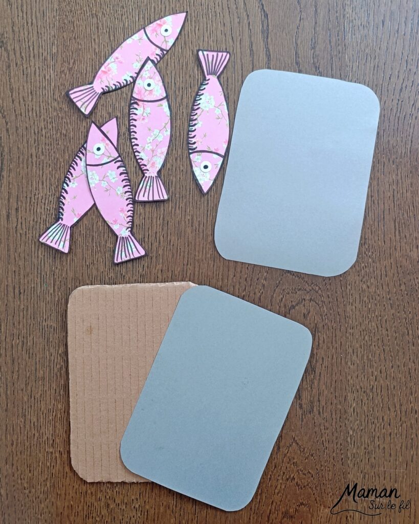 Fabriquer une boite de sardines fleuries en récup' de carton et papier + présentation des nouveaux magazines Salamandre : activité créative et manuelle et lecture enfants - Les sardines sont découpées dans du papier à motifs fleuris - La boite est fabriquée avec du recyclage de carton et du papier gris - Recyclage, surcyclage, découpage, collage - Avis sur les nouveaux magazines Petite Salamandre sur les sardines, Salamandre Junior sur les tortues marines caouanne, et Revue Salamandre sur les cachalots - Magazines parfaits pour 4 à 99 ans, enfants et adultes, amoureux de la nature et des animaux - Maternelle, Primaire et collège - 3 versions pour tout âge - Complet et qualitatif - Reportages, belles photos, BD, jeux, activités manuelles... - Bricolage et décoration DIY et facile - Bricolage Fait maison, décoration - Thème Animaux et nature, animaux marins, poissons, océans, mers, été - Bricolage sympa et facile - Code promo pour un numéro gratuit - Arts visuels Maternelle et cycle 2 - Maternelle et élémentaire - Créativité et lecture jeunesse - Cycle 1 ou 2 - tutoriel photos - mslf