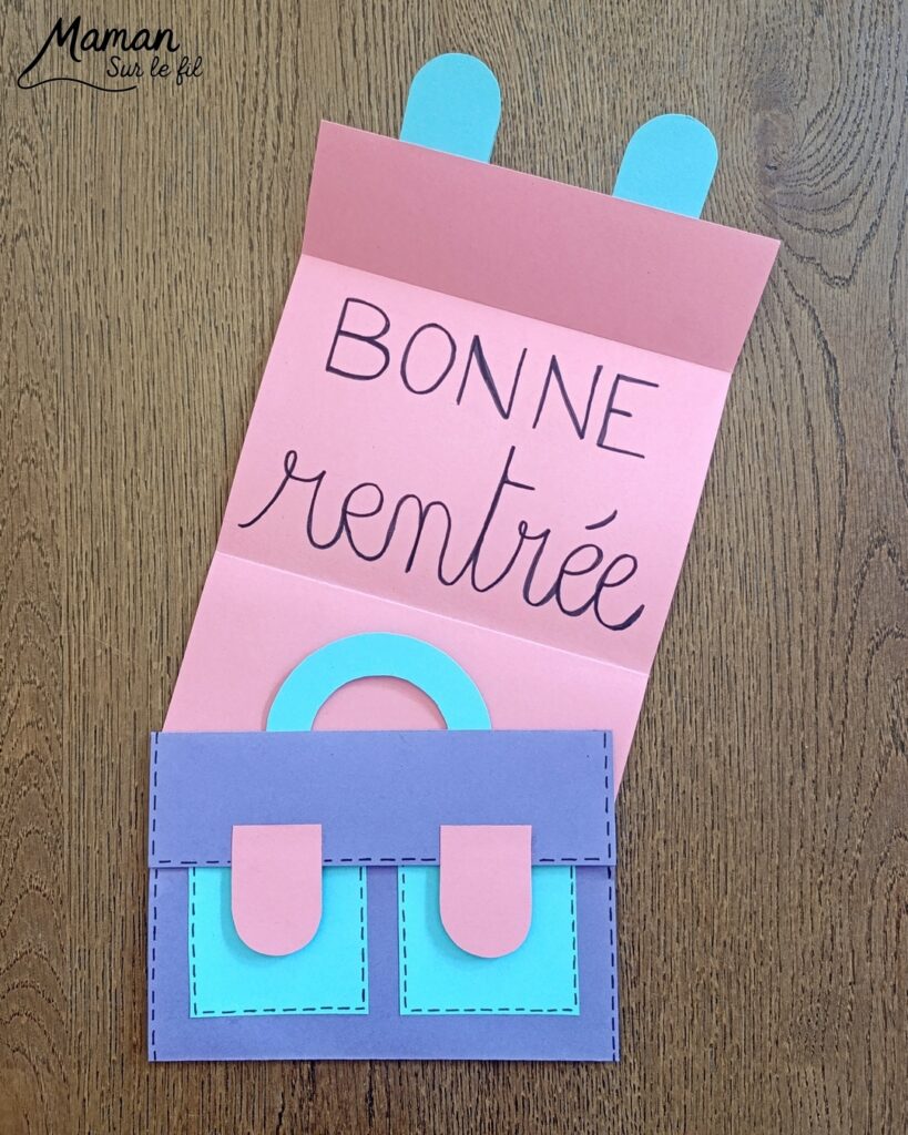 Créer une carte Cartable qui s'ouvre pour souhaiter une bonne rentrée : activité créative et manuelle enfants - Découpage, collage de papier - Ecriture - Carte ludique à offrir - Cadeau DIY Fait maison - Bricolage, décoration DIY Fait maison - Arts visuels et Bricolage facile - Thème Rentrée scolaire, matériel scolaire, école - Bricolage et décoration sympa et facile - Arts visuels maternelle et élémentaire - Cycles 1 et 2 - Créativité - tutoriel photos et vidéo - mslf