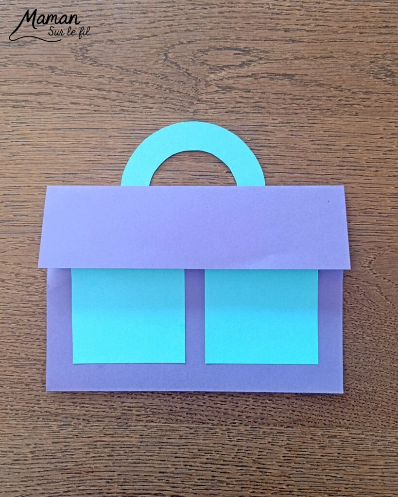Créer une carte Cartable qui s'ouvre pour souhaiter une bonne rentrée : activité créative et manuelle enfants - Découpage, collage de papier - Ecriture - Carte ludique à offrir - Cadeau DIY Fait maison - Bricolage, décoration DIY Fait maison - Arts visuels et Bricolage facile - Thème Rentrée scolaire, matériel scolaire, école - Bricolage et décoration sympa et facile - Arts visuels maternelle et élémentaire - Cycles 1 et 2 - Créativité - tutoriel photos et vidéo - mslf