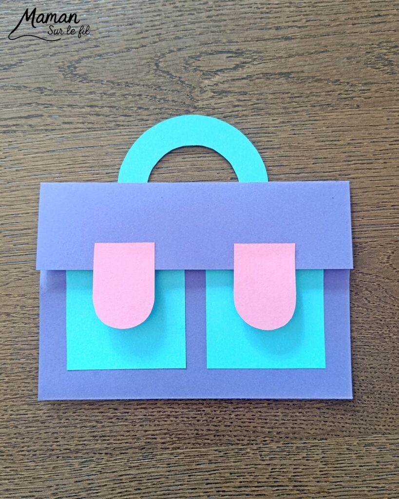 Créer une carte Cartable qui s'ouvre pour souhaiter une bonne rentrée : activité créative et manuelle enfants - Découpage, collage de papier - Ecriture - Carte ludique à offrir - Cadeau DIY Fait maison - Bricolage, décoration DIY Fait maison - Arts visuels et Bricolage facile - Thème Rentrée scolaire, matériel scolaire, école - Bricolage et décoration sympa et facile - Arts visuels maternelle et élémentaire - Cycles 1 et 2 - Créativité - tutoriel photos et vidéo - mslf