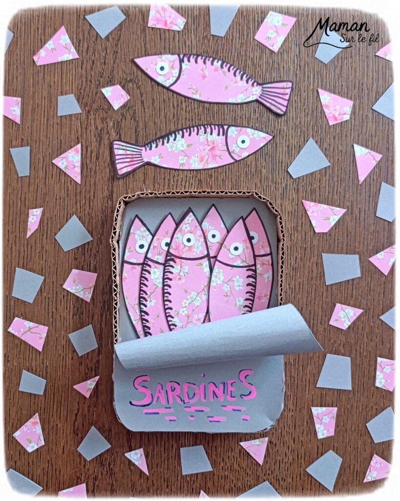 Fabriquer une boite de sardines fleuries en récup' de carton et papier + présentation des nouveaux magazines Salamandre : activité créative et manuelle et lecture enfants - Les sardines sont découpées dans du papier à motifs fleuris - La boite est fabriquée avec du recyclage de carton et du papier gris - Recyclage, surcyclage, découpage, collage - Avis sur les nouveaux magazines Petite Salamandre sur les sardines, Salamandre Junior sur les tortues marines caouanne, et Revue Salamandre sur les cachalots - Magazines parfaits pour 4 à 99 ans, enfants et adultes, amoureux de la nature et des animaux - Maternelle, Primaire et collège - 3 versions pour tout âge - Complet et qualitatif - Reportages, belles photos, BD, jeux, activités manuelles... - Bricolage et décoration DIY et facile - Bricolage Fait maison, décoration - Thème Animaux et nature, animaux marins, poissons, océans, mers, été - Bricolage sympa et facile - Code promo pour un numéro gratuit - Arts visuels Maternelle et cycle 2 - Maternelle et élémentaire - Créativité et lecture jeunesse - Cycle 1 ou 2 - tutoriel photos - mslf