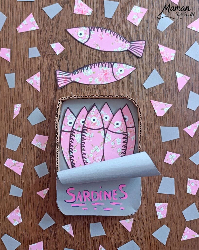 Fabriquer une boite de sardines fleuries en récup' de carton et papier + présentation des nouveaux magazines Salamandre : activité créative et manuelle et lecture enfants - Les sardines sont découpées dans du papier à motifs fleuris - La boite est fabriquée avec du recyclage de carton et du papier gris - Recyclage, surcyclage, découpage, collage - Avis sur les nouveaux magazines Petite Salamandre sur les sardines, Salamandre Junior sur les tortues marines caouanne, et Revue Salamandre sur les cachalots - Magazines parfaits pour 4 à 99 ans, enfants et adultes, amoureux de la nature et des animaux - Maternelle, Primaire et collège - 3 versions pour tout âge - Complet et qualitatif - Reportages, belles photos, BD, jeux, activités manuelles... - Bricolage et décoration DIY et facile - Bricolage Fait maison, décoration - Thème Animaux et nature, animaux marins, poissons, océans, mers, été - Bricolage sympa et facile - Code promo pour un numéro gratuit - Arts visuels Maternelle et cycle 2 - Maternelle et élémentaire - Créativité et lecture jeunesse - Cycle 1 ou 2 - tutoriel photos - mslf
