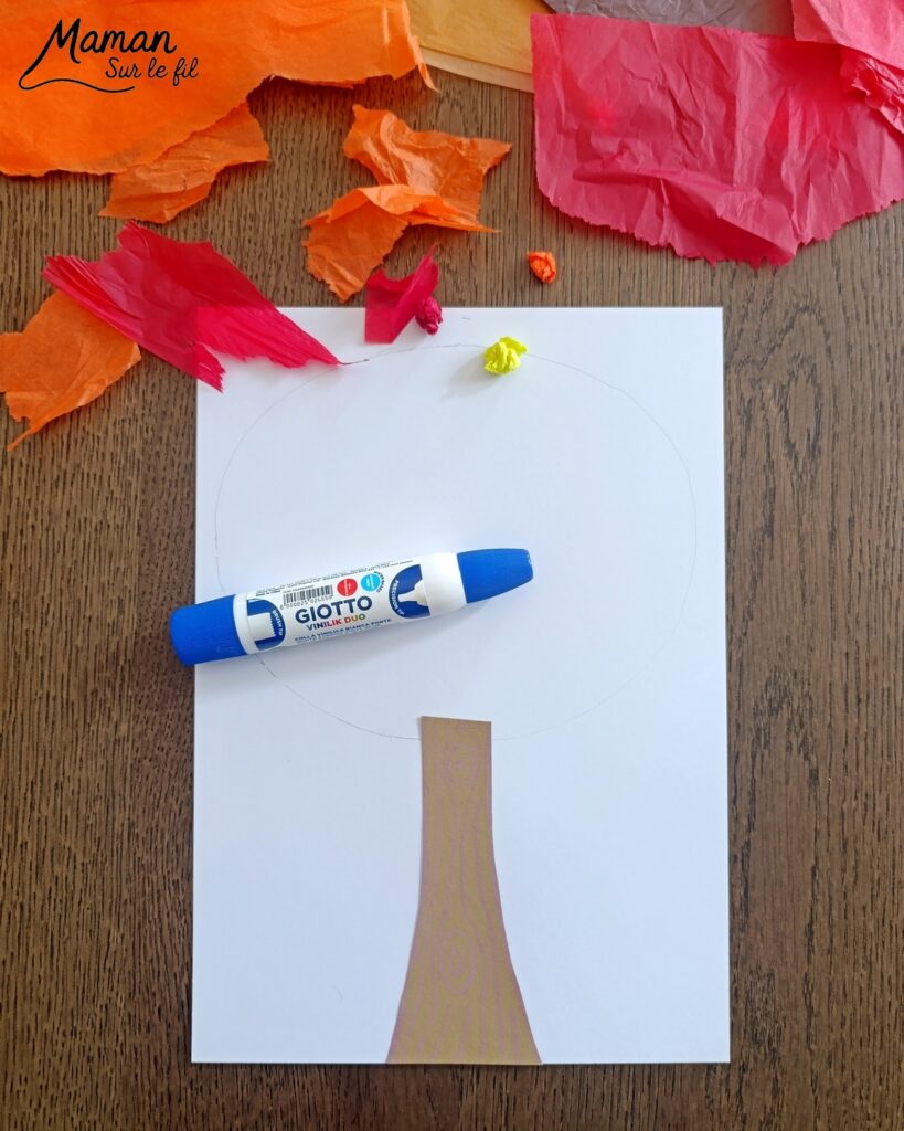 Créer un arbre d'automne en papier de soie froissé et présentation de l'agenda de la nature du jardin 2027 Salamandre : activité créative, collage et manuelle et lecture enfants - Motricité fine pour créer les boules en froissant le papier de soie (ou le papier crépon) - Récup', recyclage, surcyclage de papier de soie des colis - Découpage, collage, dessin - Avis sur le nouvel agenda de la nature au jardin Salamandre 2027 - Plein de petites informations et astuces - parfaits pour 4 à 99 ans, amoureux de la nature et des animaux - Maternelle, Primaire, collège, lycée, adultes - Complet et qualitatif - Jolies illustrations - Bricolage et décoration DIY et facile - Bricolage Fait maison, décoration - Thème Forêts, Arbres, automne, animaux, nature - Bricolage sympa et facile - Arts visuels Maternelle et cycle 2 - Maternelle et élémentaire - Créativité et lecture jeunesse - Cycle 1 ou 2 - tutoriel photos et vidéo - mslf