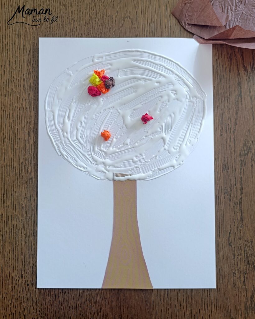 Créer un arbre d'automne en papier de soie froissé et présentation de l'agenda de la nature du jardin 2027 Salamandre : activité créative, collage et manuelle et lecture enfants - Motricité fine pour créer les boules en froissant le papier de soie (ou le papier crépon) - Récup', recyclage, surcyclage de papier de soie des colis - Découpage, collage, dessin - Avis sur le nouvel agenda de la nature au jardin Salamandre 2027 - Plein de petites informations et astuces - parfaits pour 4 à 99 ans, amoureux de la nature et des animaux - Maternelle, Primaire, collège, lycée, adultes - Complet et qualitatif - Jolies illustrations - Bricolage et décoration DIY et facile - Bricolage Fait maison, décoration - Thème Forêts, Arbres, automne, animaux, nature - Bricolage sympa et facile - Arts visuels Maternelle et cycle 2 - Maternelle et élémentaire - Créativité et lecture jeunesse - Cycle 1 ou 2 - tutoriel photos et vidéo - mslf