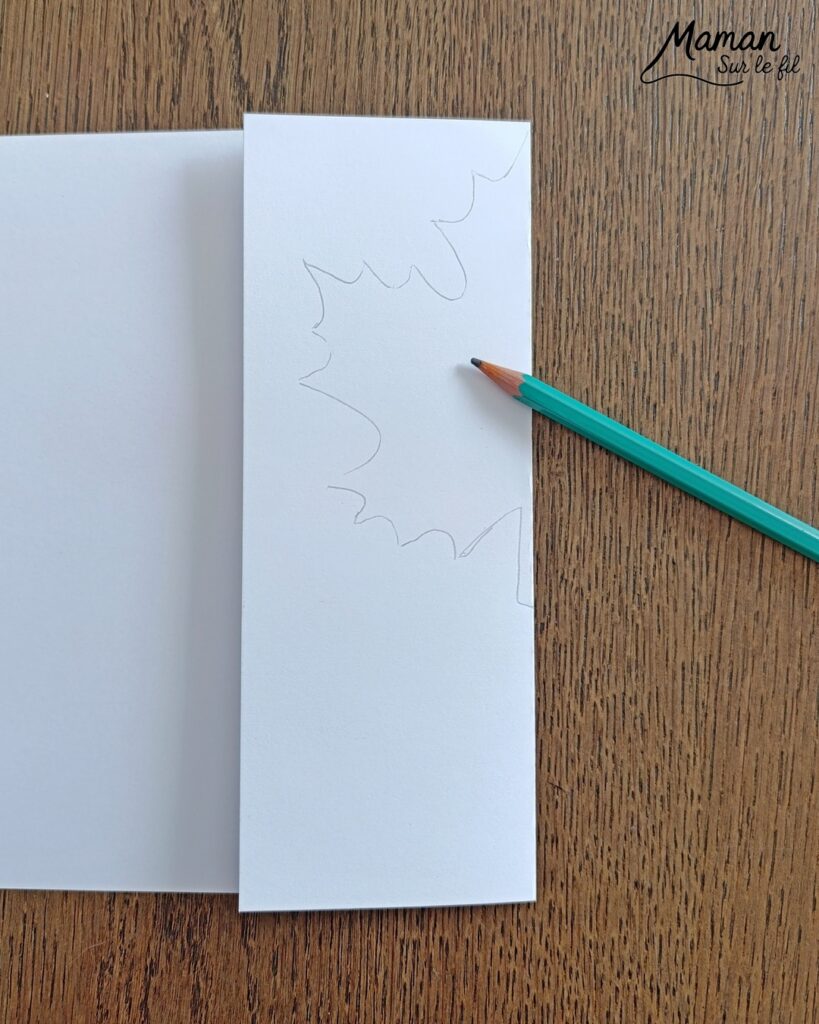 Créer une guirlande de feuilles mortes d'automne en peinture symétrique : activité créative, peinture et manuelle - Découpage des feuilles et peinture par symétrie en pliant le papier en deux - Technique de peinture pour aborder la symétrie - Couleurs chaudes et automnales - Scotchage à un fil ou à un bout de laine pour en faire une guirlande à suspendre, une suspension pour décorer - Bricolage et décoration DIY et facile - Bricolage Fait maison, décoration - Thème Forêts, Arbres, feuilles mortes, automne - Bricolage sympa et facile - Arts visuels Maternelle et cycle 2 - Maternelle et élémentaire - Créativité et lecture jeunesse - Cycle 1 ou 2 - tutoriel photos - mslf