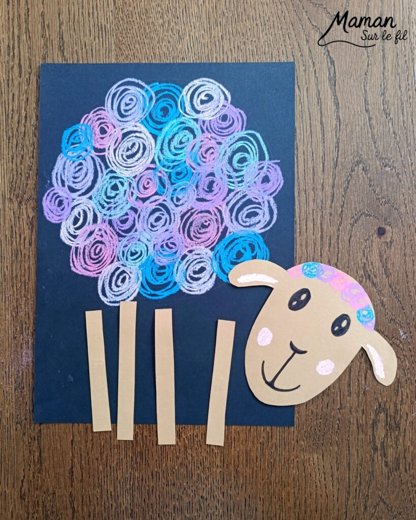 Créer un mouton en gribouillage de pastels secs sur fond noir : activité créative, dessin et manuelle enfants - Ronds, spirales, gribouillages aux pastels secs pour la laine - Découpage et collage pour la tête et les pattes - Arts visuels et Bricolage facile - Thème animaux de la ferme, campagne - Bricolage et décoration sympa et facile - Arts visuels maternelle et élémentaire - Cycles 1 et 2 - Créativité - tutoriel photos et vidéo - mslf