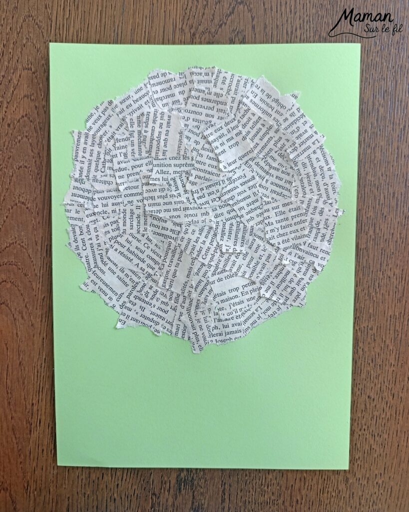 Créer un mouton en pages de livre déchirées : activité créative, récup' et manuelle enfants - Recyclage, surcyclage de vieux livres abîmés - Déchirage, découpage, collage de papier - Graphismes et dessin - Arts visuels et Bricolage facile - Thème animaux de la ferme, campagne - Bricolage et décoration sympa et facile - Arts visuels maternelle et élémentaire - Cycles 1 et 2 - Créativité - tutoriel photos - mslf