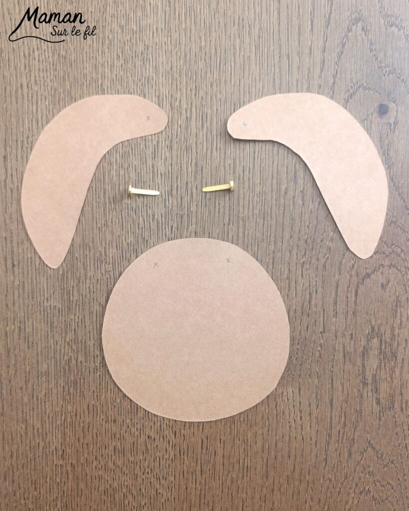 Fabriquer un lapin mignon aux oreilles articulées : activité créative, papier et manuelle enfants - Bricolage rigolo type marionnette - Découpage de papier - Récup', recyclage, surcyclage de bâtonnet de glace en bois - Articulation avec attaches parisiennes et fils / laine - Gommettes, dessin et coloriage - Arts visuels et Bricolage facile - Thème animaux de la ferme, campagne, pâques - Bricolage et décoration sympa et facile - Arts visuels maternelle et élémentaire - Cycles 1 et 2 - Créativité - tutoriel photos et vidéo - mslf