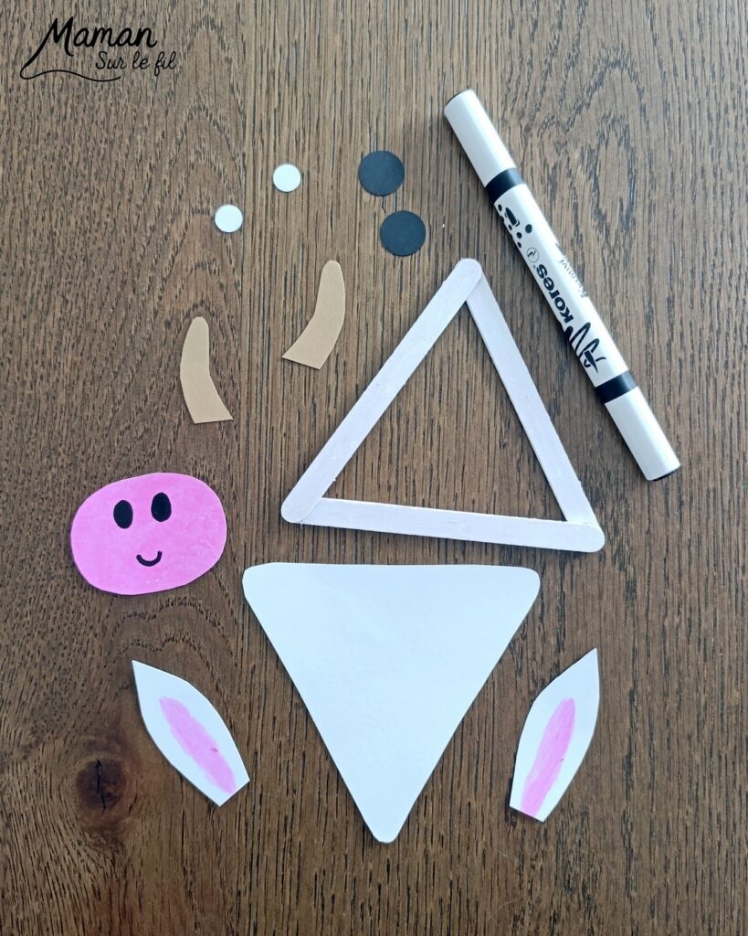 Créer un cochon et une vache en triangle de bâtonnets de glace en bois : activité créative, récup' et manuelle enfants - Recyclage, surcyclage de bâtonnets de glace en bois - Peinture avec gouache en stick - Découpage et collage de papier pour les détails - Dessins noirs - Arts visuels et Bricolage facile - Thème animaux de la ferme, campagne, cochons, vaches - Bricolage et décoration sympa et facile - Arts visuels maternelle et élémentaire - Cycles 1 et 2 - Créativité - tutoriel photos - mslf