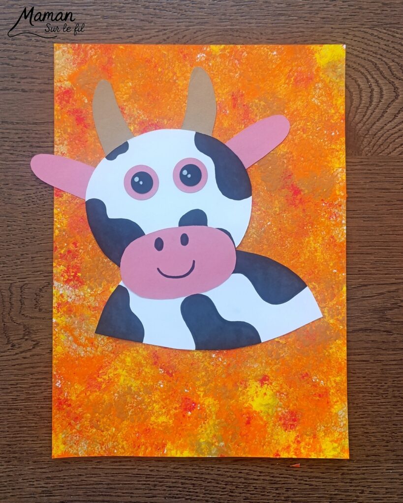Créer une vache au milieu des feuilles d'automne et présentation des nouveaux hors-séries Salamandre : activité créative, peinture, collage et manuelle et lecture enfants - Fond en peinture à l'éponge dans des couleurs chaudes et automnales - Découpage des éléments de la vache et des feuilles - Dessin des détails et collage des éléments - Avis sur les magazines Hors-série Petite Salamandre, Salamandre Junior, Revue Salamandre parfaits pour 4 à 99 ans, amoureux de la nature et des animaux - Maternelle, Primaire, collège, lycée, adultes - 3 versions pour tout âge - Complet et qualitatif - Reportages, belles photos, BD, jeux, activités manuelles... - Bricolage et décoration DIY et facile - Bricolage Fait maison, décoration - Thème Forêts, Arbres, animaux des bois, automne, animaux de la ferme - Bricolage sympa et facile - Arts visuels Maternelle et cycle 2 - Maternelle et élémentaire - Créativité et lecture jeunesse - Cycle 1 ou 2 - tutoriel photos - mslf