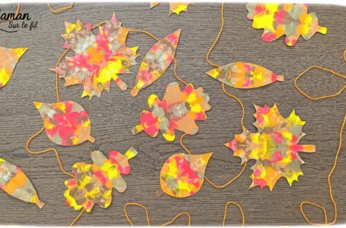 Créer une guirlande de feuilles mortes d'automne en peinture symétrique : activité créative, peinture et manuelle - Découpage des feuilles et peinture par symétrie en pliant le papier en deux - Technique de peinture pour aborder la symétrie - Couleurs chaudes et automnales - Scotchage à un fil ou à un bout de laine pour en faire une guirlande à suspendre, une suspension pour décorer - Bricolage et décoration DIY et facile - Bricolage Fait maison, décoration - Thème Forêts, Arbres, feuilles mortes, automne - Bricolage sympa et facile - Arts visuels Maternelle et cycle 2 - Maternelle et élémentaire - Créativité et lecture jeunesse - Cycle 1 ou 2 - tutoriel photos - mslf