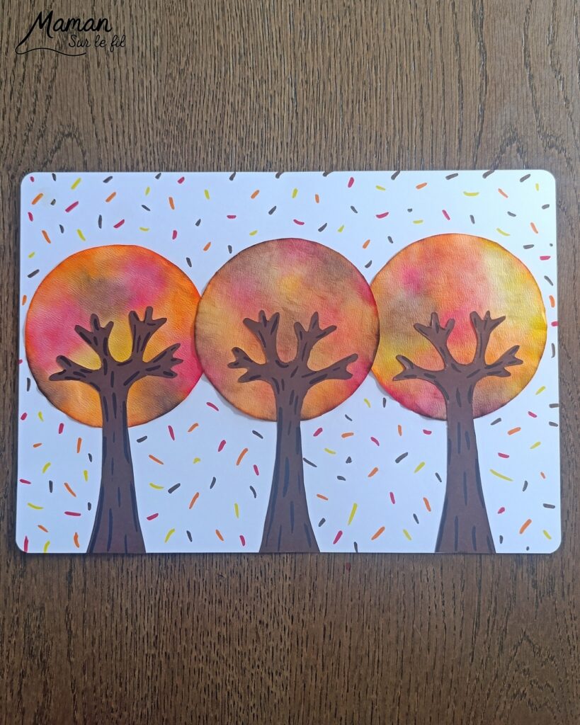 Créer une forêt et des arbres d'automne avec des filtres à café : activité créative, peinture et manuelle - Découpage de cercles dans les filtres à café - Gribouillage avec des feutres et pulvérisation d'eau sur les filtres à café - Couleurs automnales se mélangent pour créer des dégradés - Découpage et collage de papier pour les troncs - Dessins et graphismes - Couleurs chaudes et automnales - Bricolage et décoration DIY et facile - Bricolage Fait maison, décoration - Thème Forêts, Arbres, feuilles mortes, automne - Bricolage sympa et facile - Arts visuels Maternelle et cycle 2 - Maternelle et élémentaire - Créativité - Cycle 1 ou 2 - tutoriel photos et vidéo - mslf