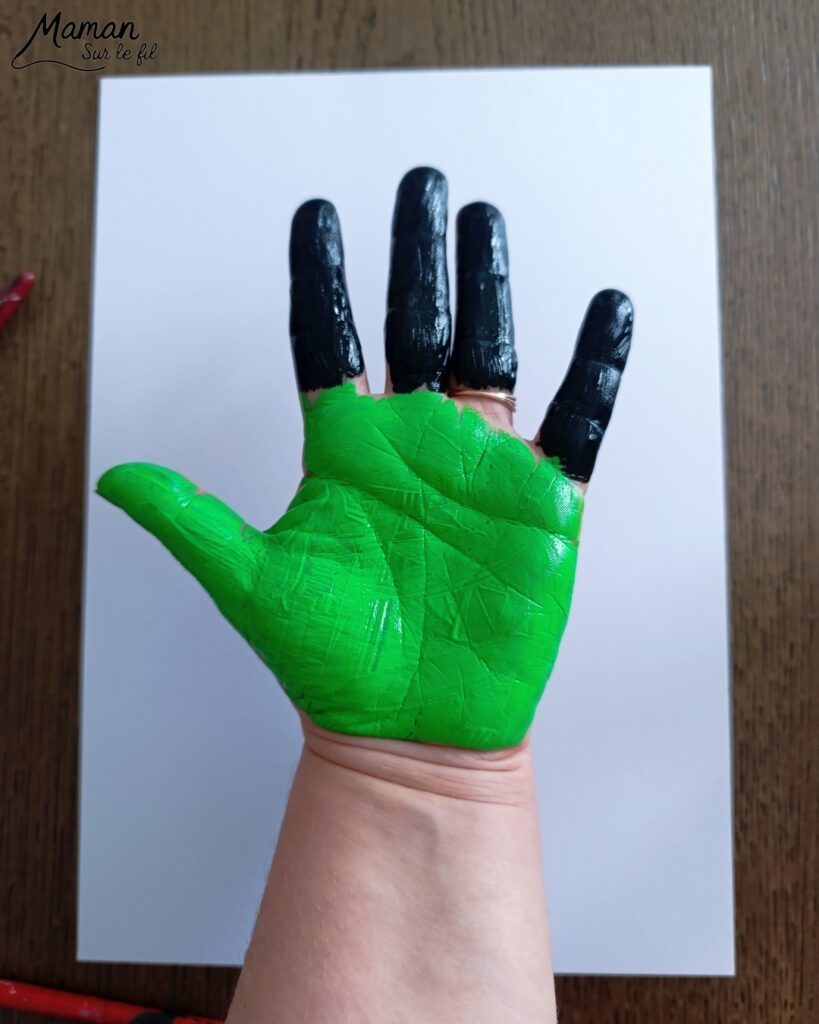 Peindre une gentille sorcière avec une empreinte de main : activité créative, peinture et manuelle - Peinture avec empreinte de main - Mignonne sorcière - Récup', recyclage, surcyclage de bâtonnet de glace en bois - Dessin, pointillisme avec cotons-tiges - Bricolage et décoration DIY et facile - Bricolage Fait maison, décoration - Thème Halloween, créatures imaginaires et légendaires - Bricolage sympa et facile - Arts visuels Maternelle et cycle 2 - Maternelle et élémentaire - Créativité - Cycle 1 ou 2 - tutoriel photos - mslf