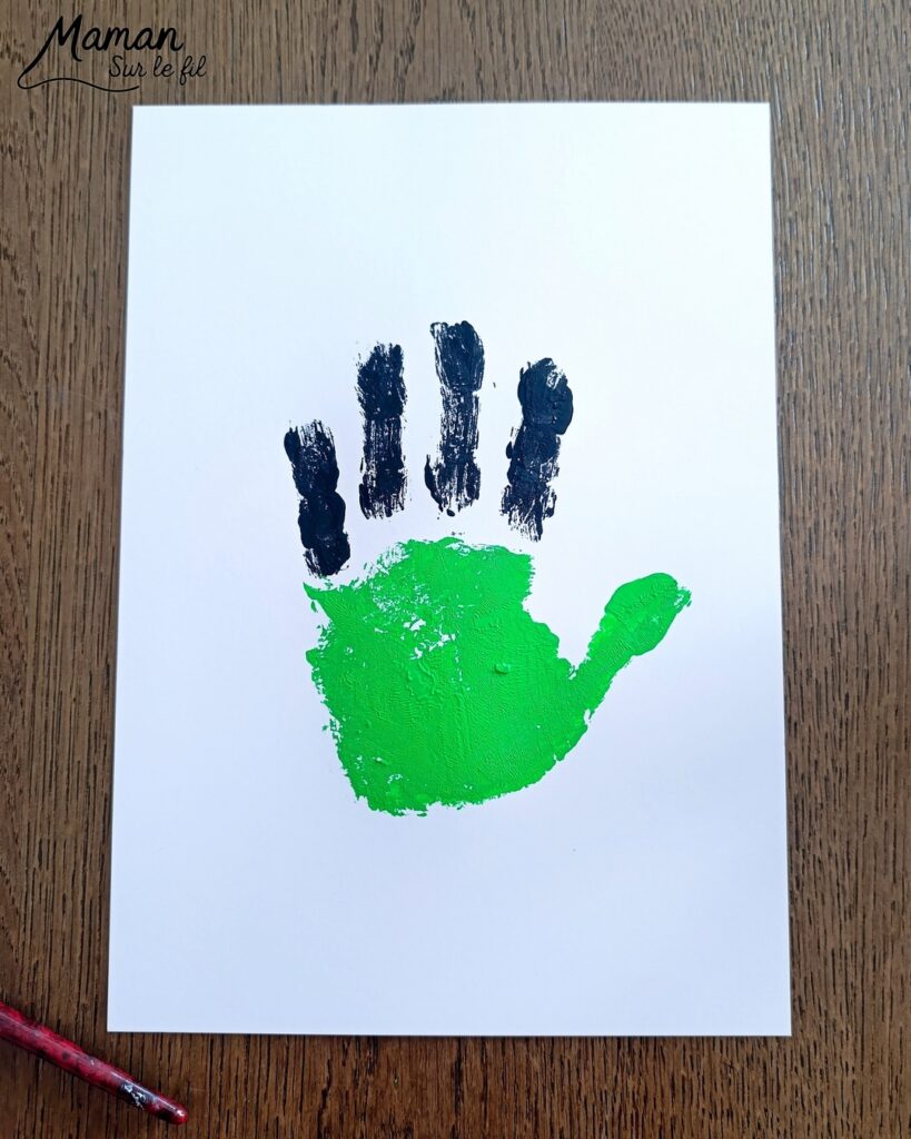 Peindre une gentille sorcière avec une empreinte de main : activité créative, peinture et manuelle - Peinture avec empreinte de main - Mignonne sorcière - Récup', recyclage, surcyclage de bâtonnet de glace en bois - Dessin, pointillisme avec cotons-tiges - Bricolage et décoration DIY et facile - Bricolage Fait maison, décoration - Thème Halloween, créatures imaginaires et légendaires - Bricolage sympa et facile - Arts visuels Maternelle et cycle 2 - Maternelle et élémentaire - Créativité - Cycle 1 ou 2 - tutoriel photos - mslf