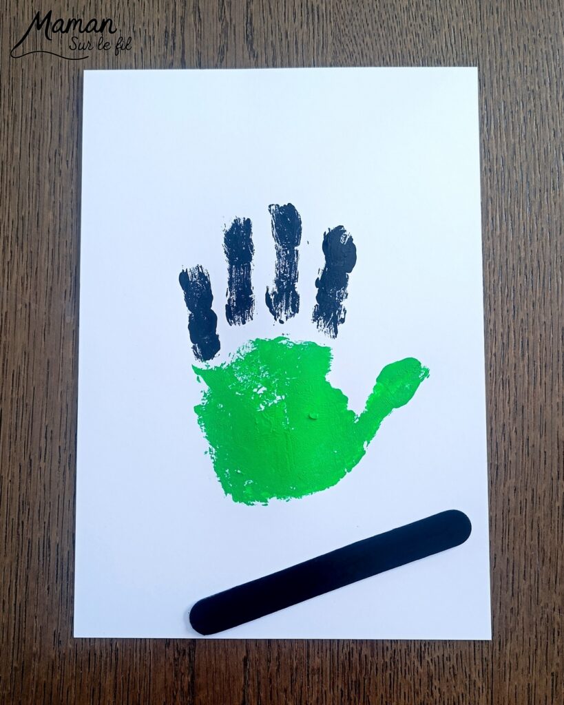 Peindre une gentille sorcière avec une empreinte de main : activité créative, peinture et manuelle - Peinture avec empreinte de main - Mignonne sorcière - Récup', recyclage, surcyclage de bâtonnet de glace en bois - Dessin, pointillisme avec cotons-tiges - Bricolage et décoration DIY et facile - Bricolage Fait maison, décoration - Thème Halloween, créatures imaginaires et légendaires - Bricolage sympa et facile - Arts visuels Maternelle et cycle 2 - Maternelle et élémentaire - Créativité - Cycle 1 ou 2 - tutoriel photos - mslf
